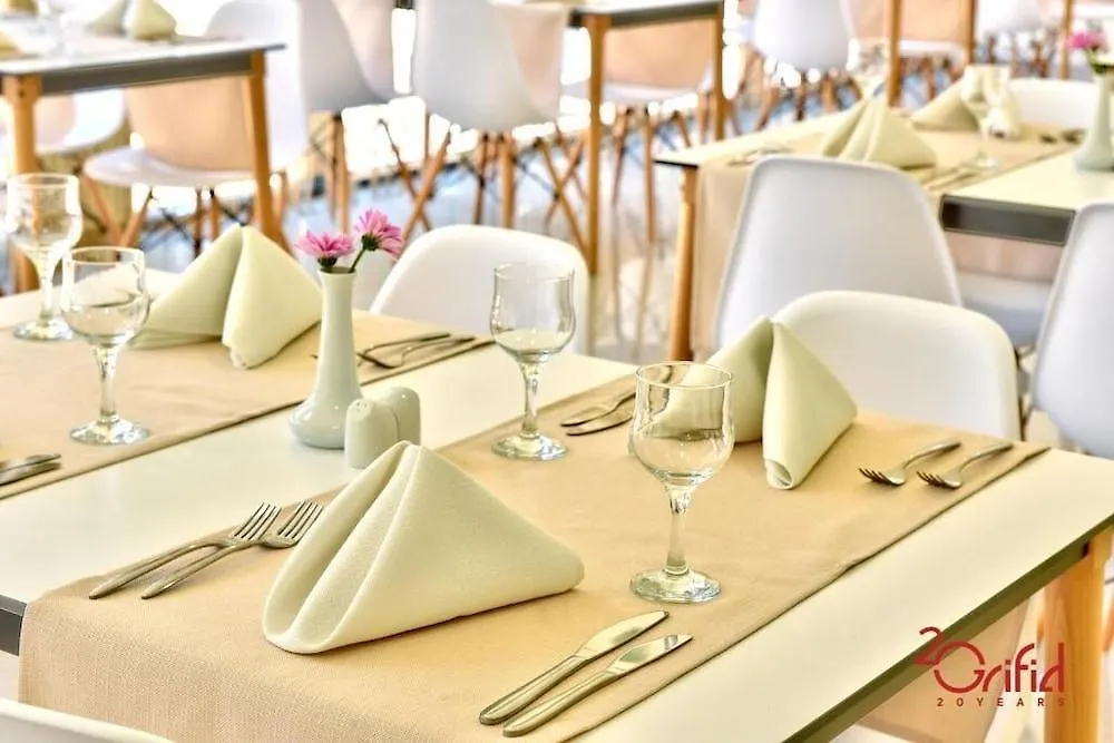 Hotel Grifid Foresta Golden Sands 3*,